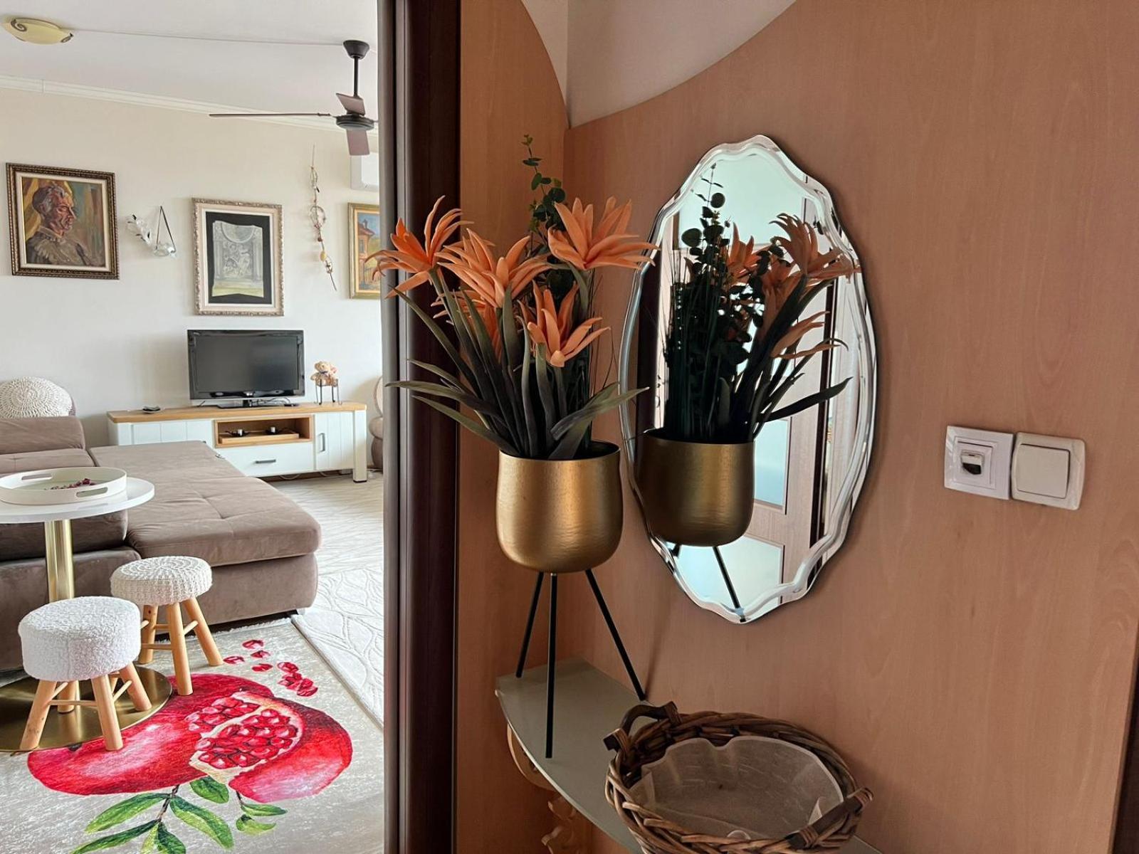 Downtown Central Apartment With Working Kitchen, City Views & Free Parking Kazanlŭk المظهر الخارجي الصورة