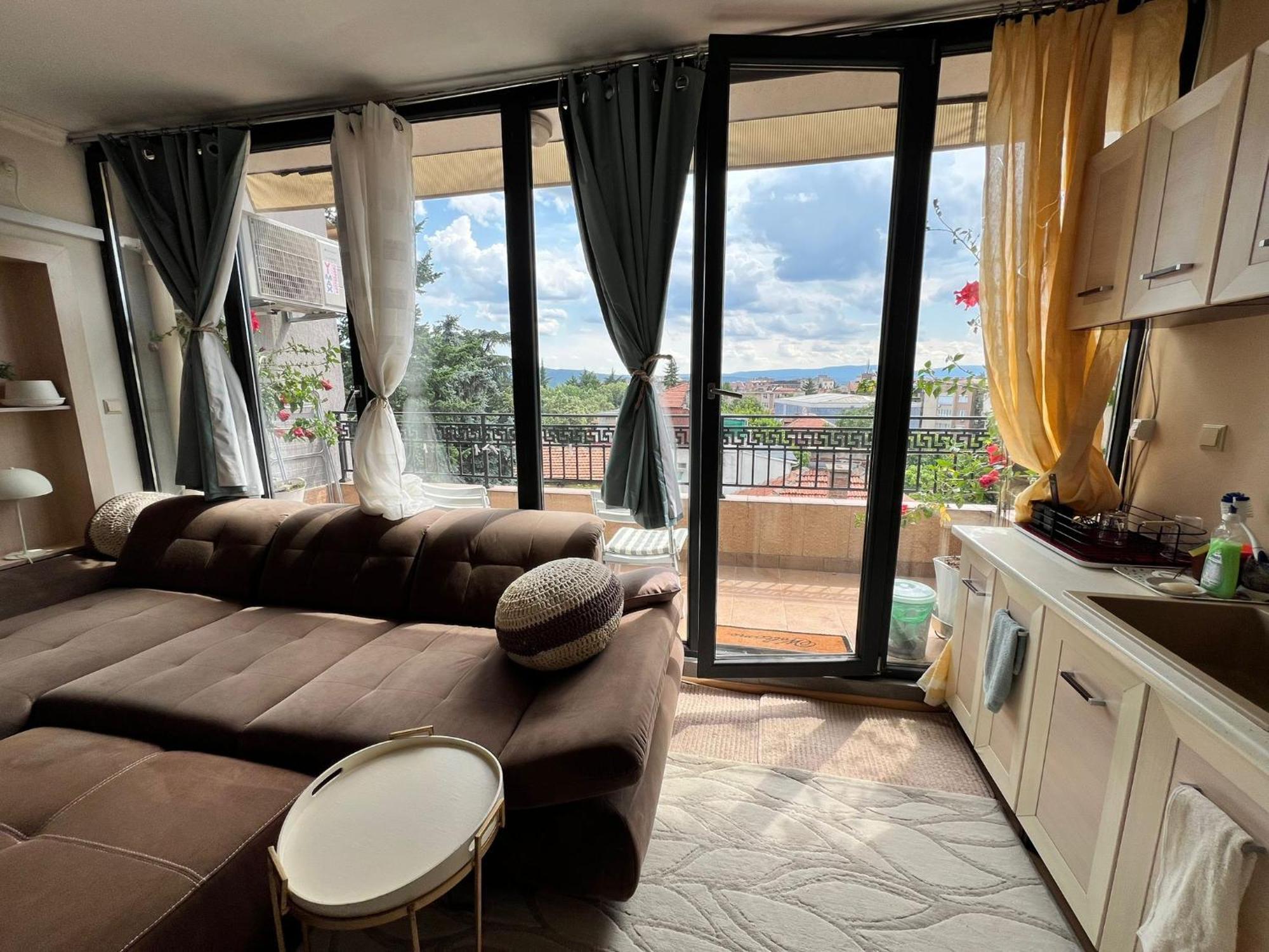 Downtown Central Apartment With Working Kitchen, City Views & Free Parking Kazanlŭk المظهر الخارجي الصورة