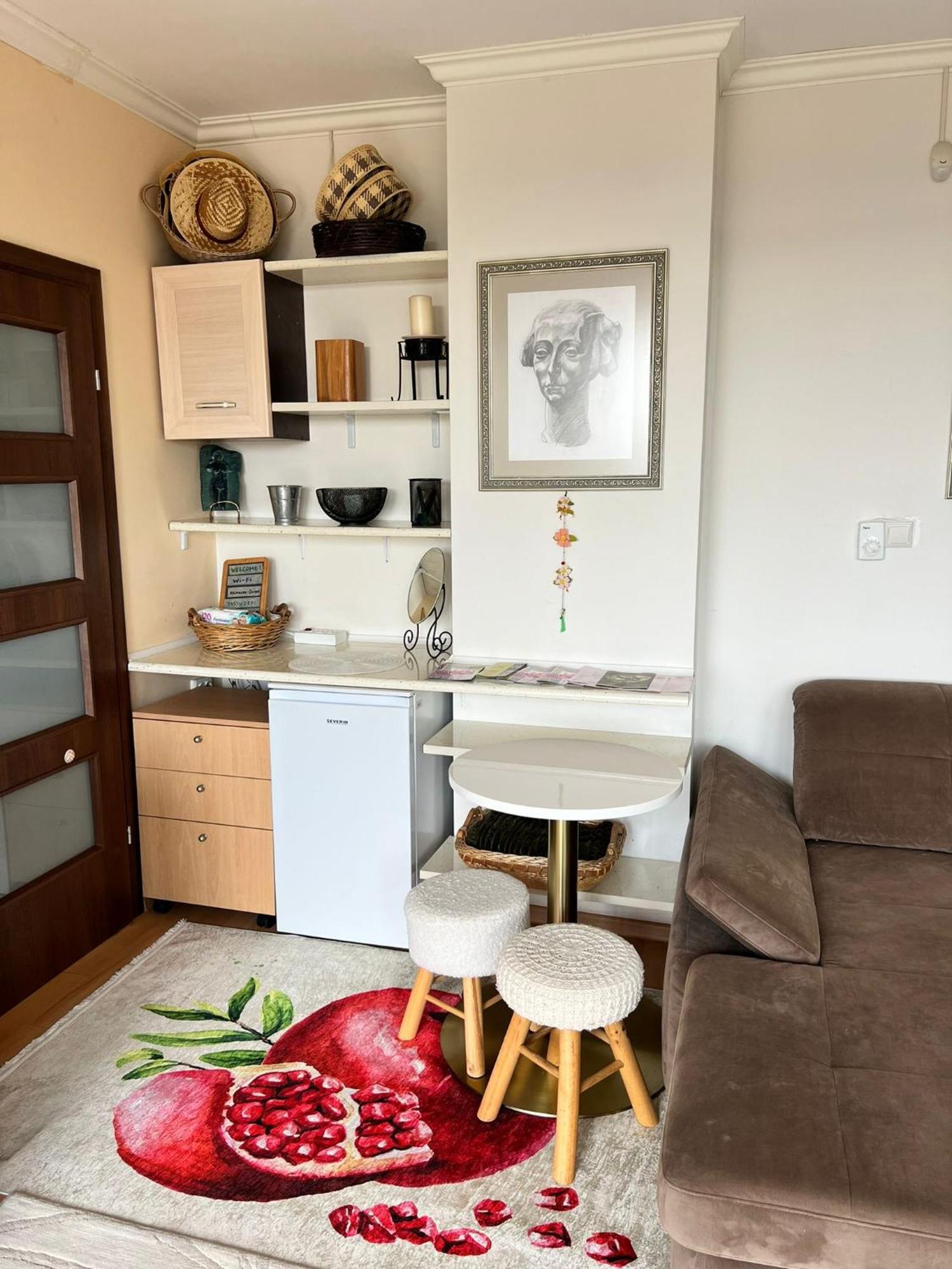 Downtown Central Apartment With Working Kitchen, City Views & Free Parking Kazanlŭk المظهر الخارجي الصورة