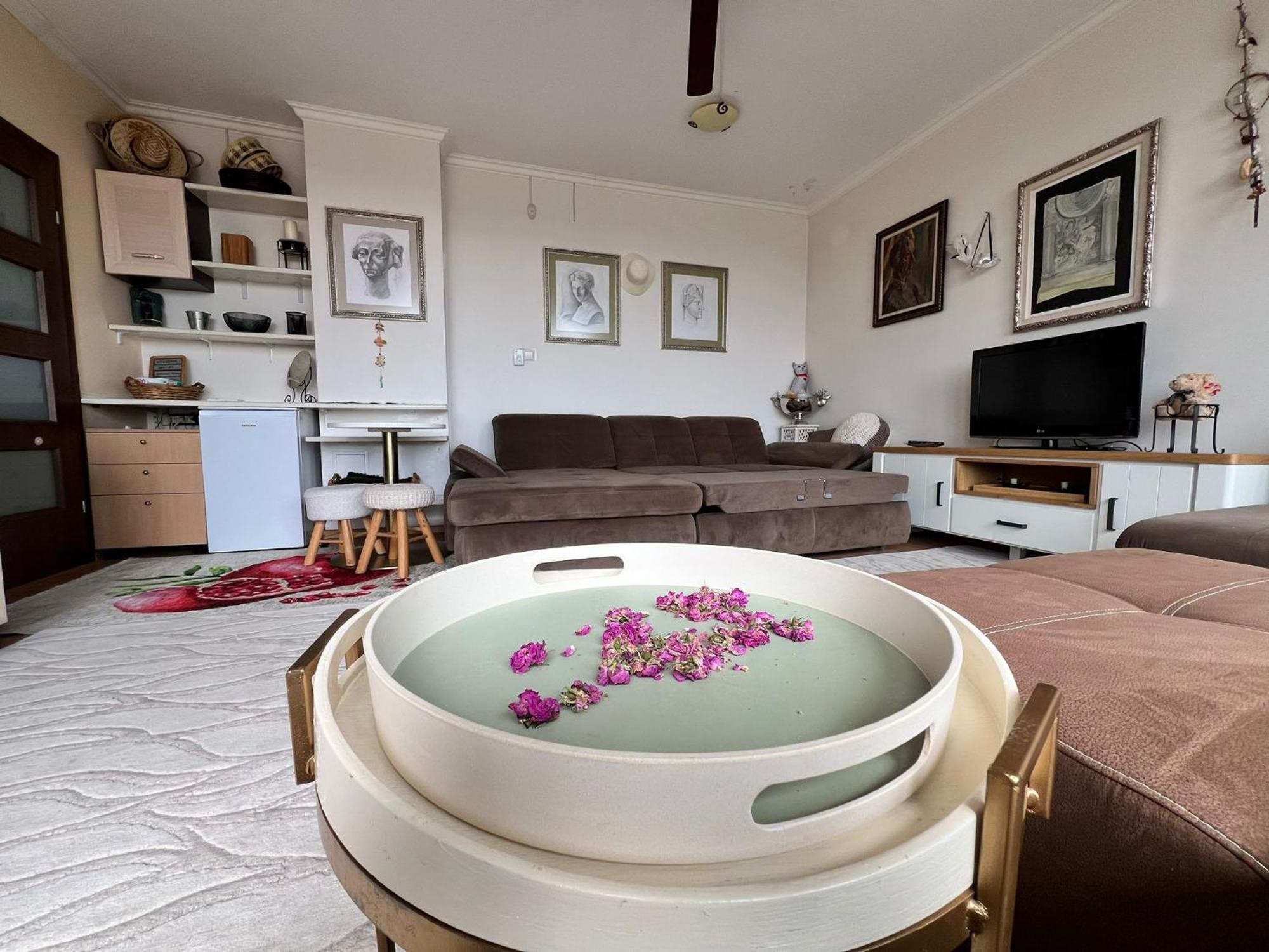 Downtown Central Apartment With Working Kitchen, City Views & Free Parking Kazanlŭk المظهر الخارجي الصورة