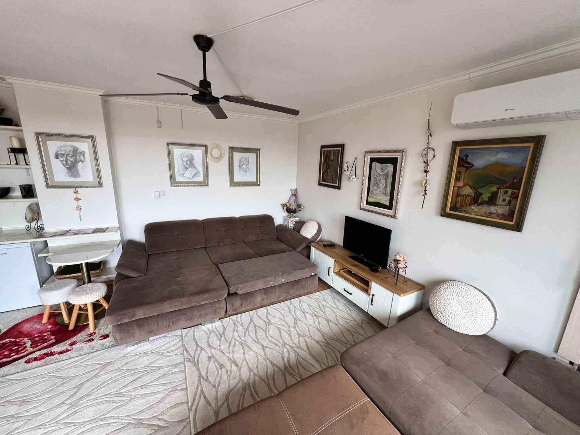 Downtown Central Apartment With Working Kitchen, City Views & Free Parking Kazanlŭk المظهر الخارجي الصورة