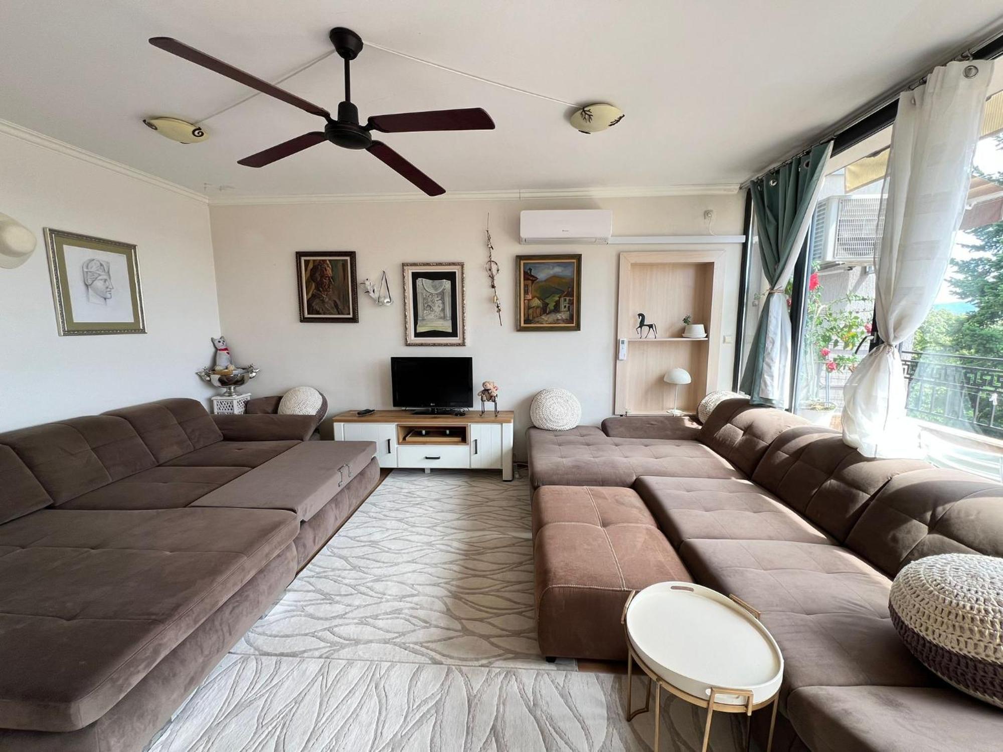 Downtown Central Apartment With Working Kitchen, City Views & Free Parking Kazanlŭk المظهر الخارجي الصورة