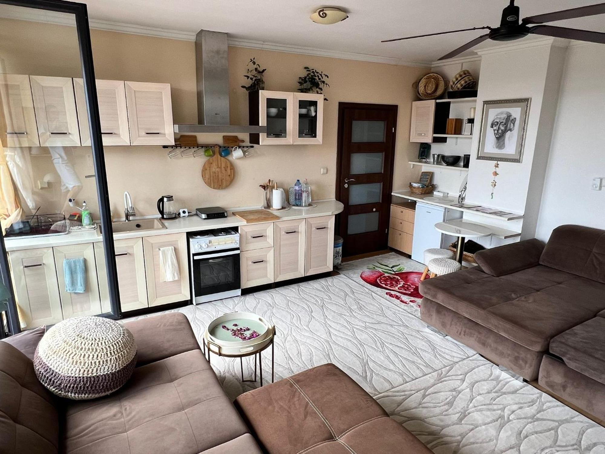 Downtown Central Apartment With Working Kitchen, City Views & Free Parking Kazanlŭk المظهر الخارجي الصورة