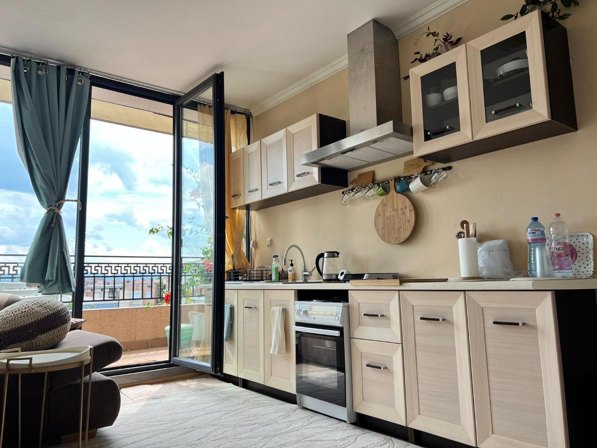 Downtown Central Apartment With Working Kitchen, City Views & Free Parking Kazanlŭk المظهر الخارجي الصورة