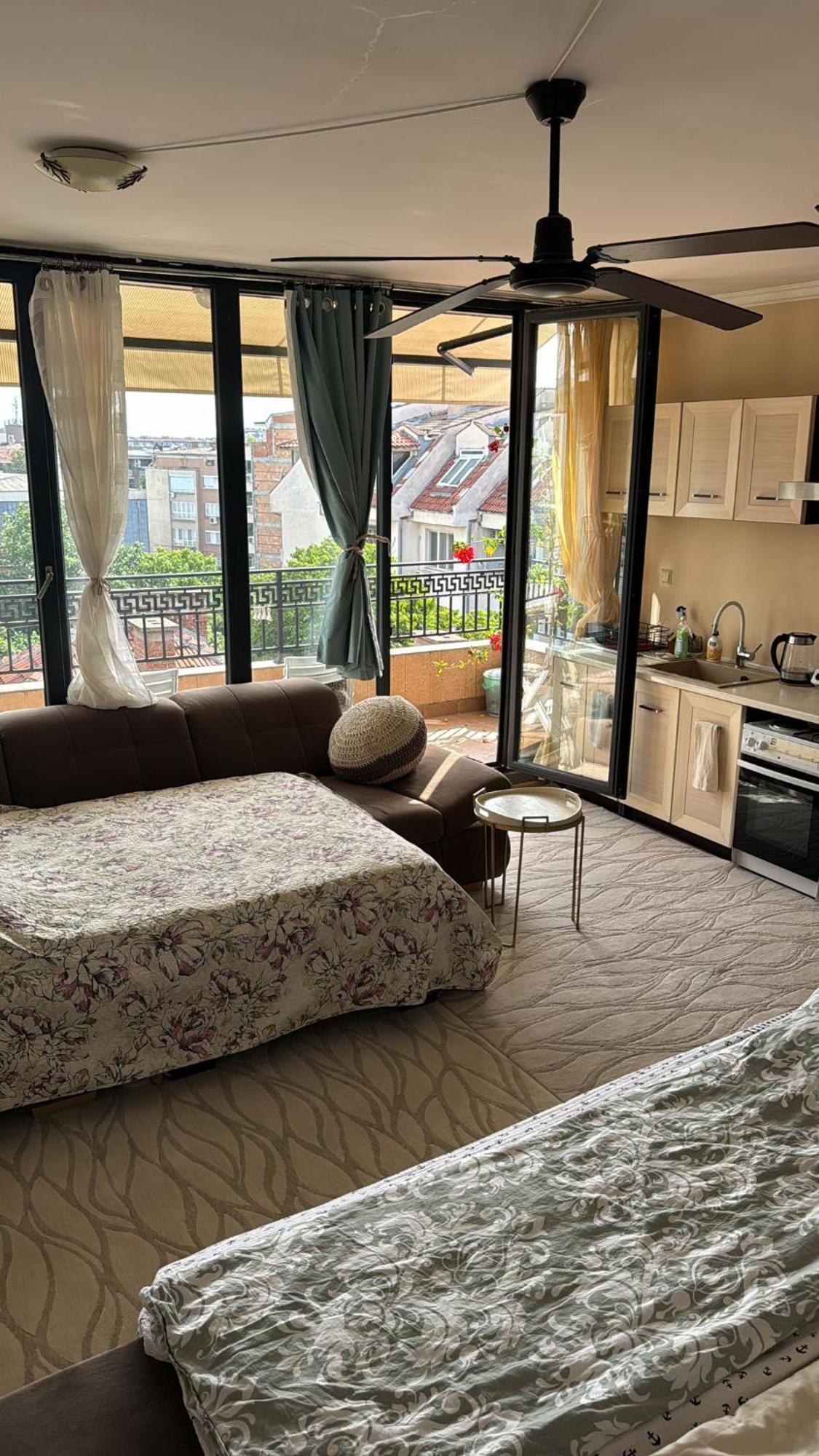 Downtown Central Apartment With Working Kitchen, City Views & Free Parking Kazanlŭk المظهر الخارجي الصورة