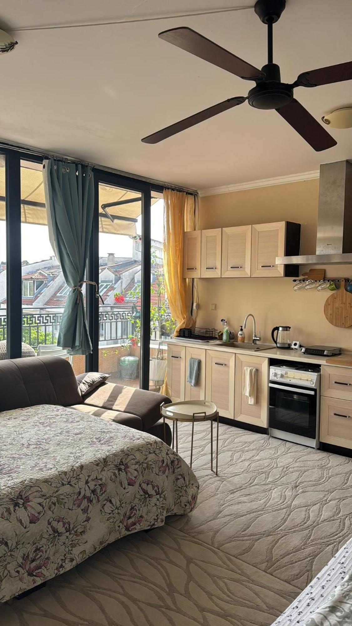 Downtown Central Apartment With Working Kitchen, City Views & Free Parking Kazanlŭk المظهر الخارجي الصورة