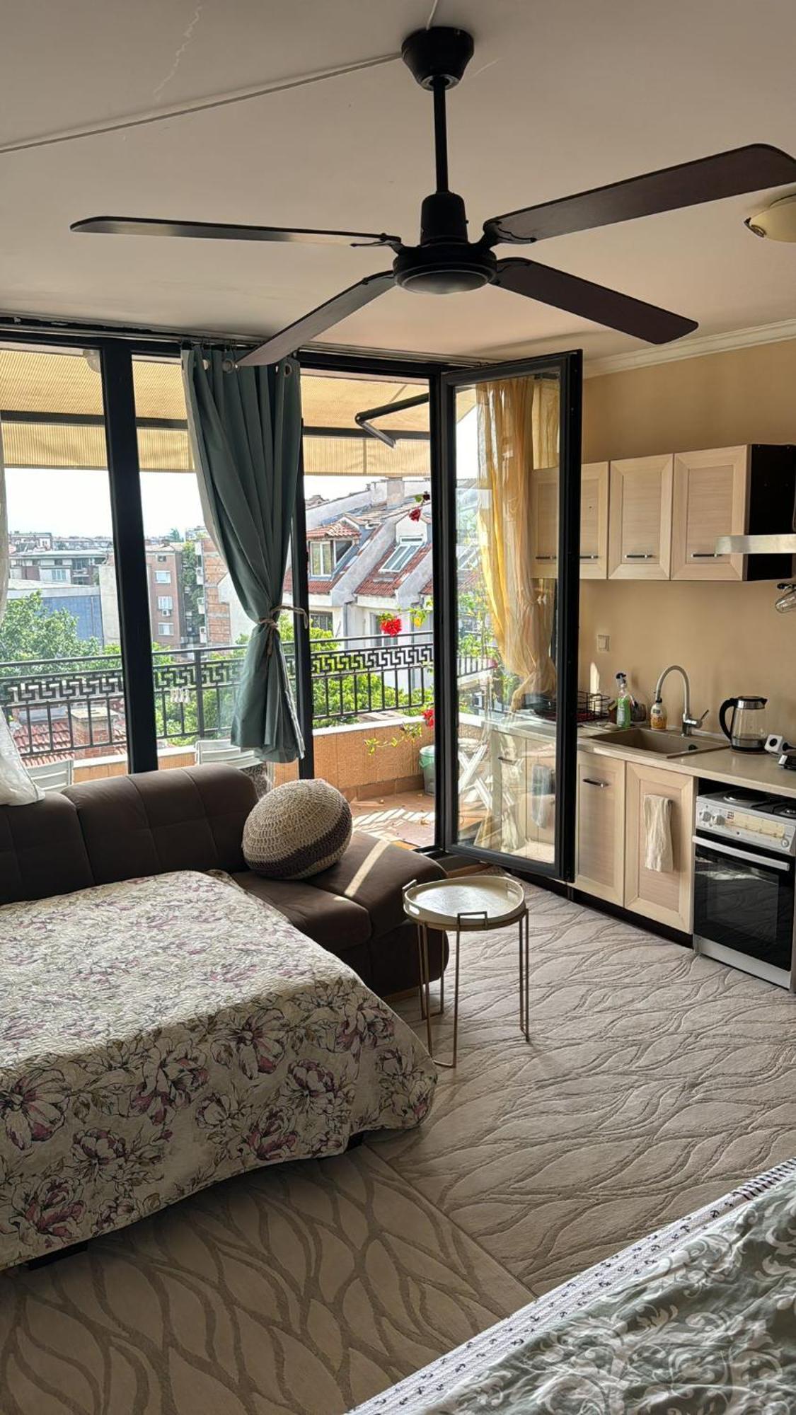 Downtown Central Apartment With Working Kitchen, City Views & Free Parking Kazanlŭk المظهر الخارجي الصورة